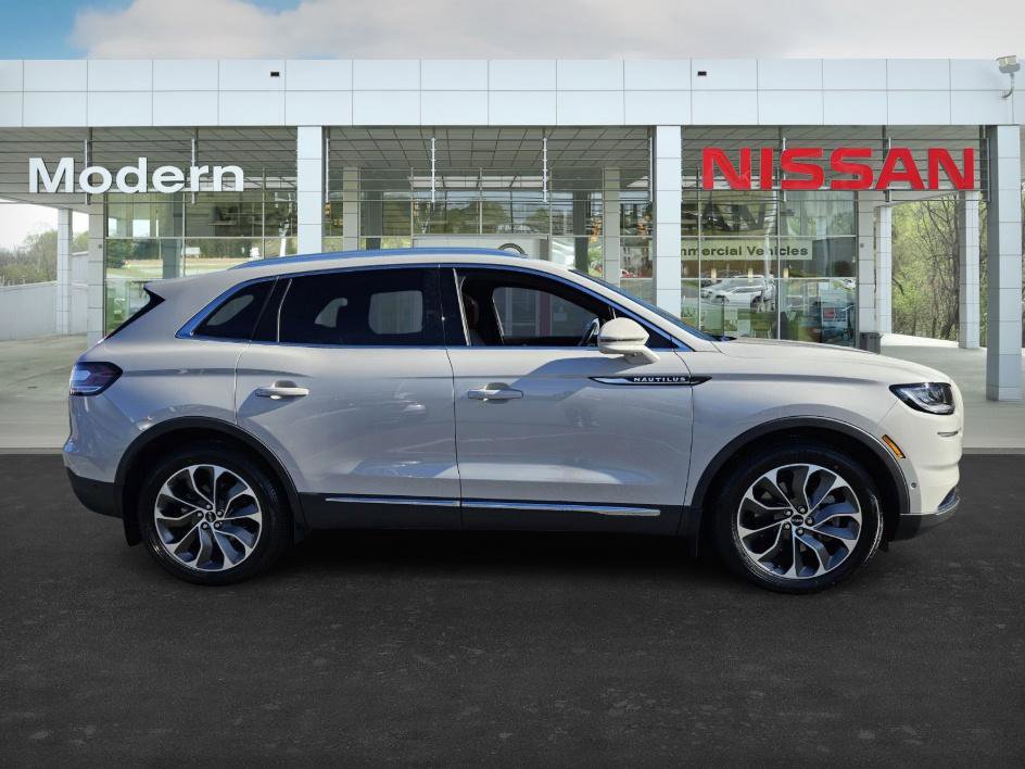 Used 2023 Lincoln Nautilus Reserve w/ Equipment Group 201A image 3