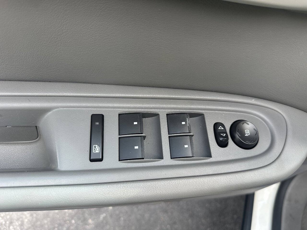 Used 2013 Chevrolet Traverse LS FWD image 19