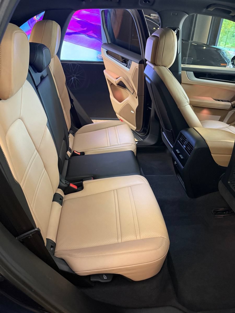 Certified 2024 Porsche Cayenne S AWD/4WD image 13