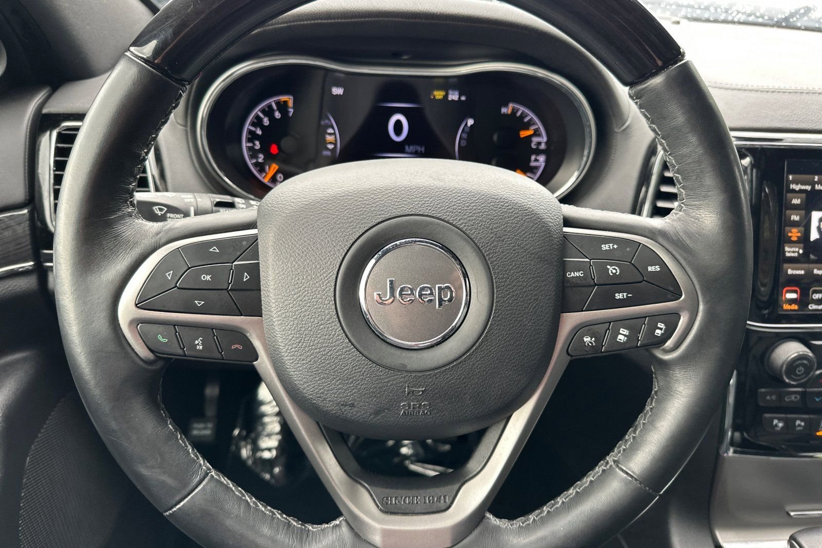 Used 2019 Jeep Grand Cherokee Overland AWD/4WD image 27