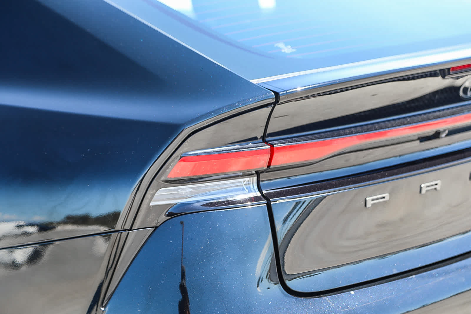 Used 2023 Toyota Prius LE FWD image 9