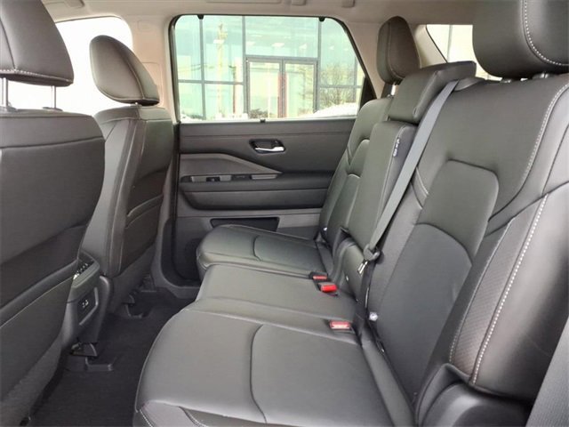New 2025 Nissan Pathfinder SL image 9