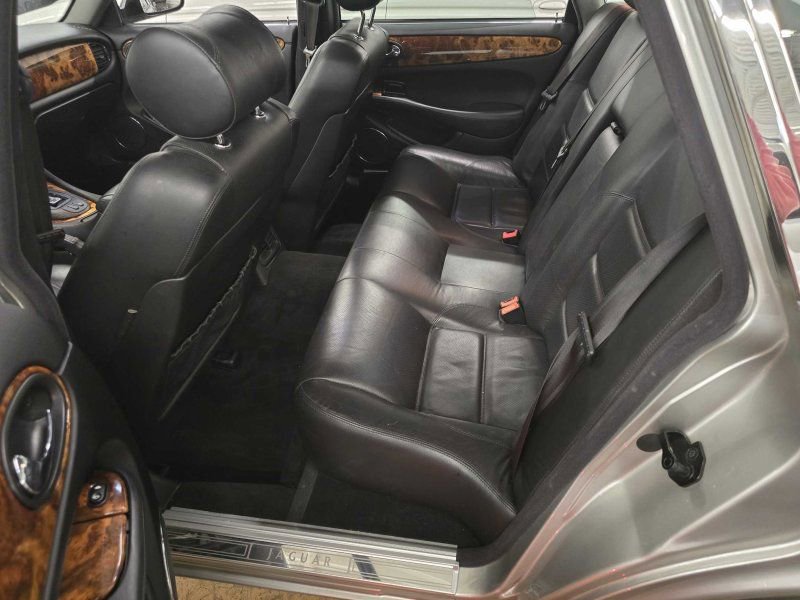 Used 1999 Jaguar XJ8 image 7