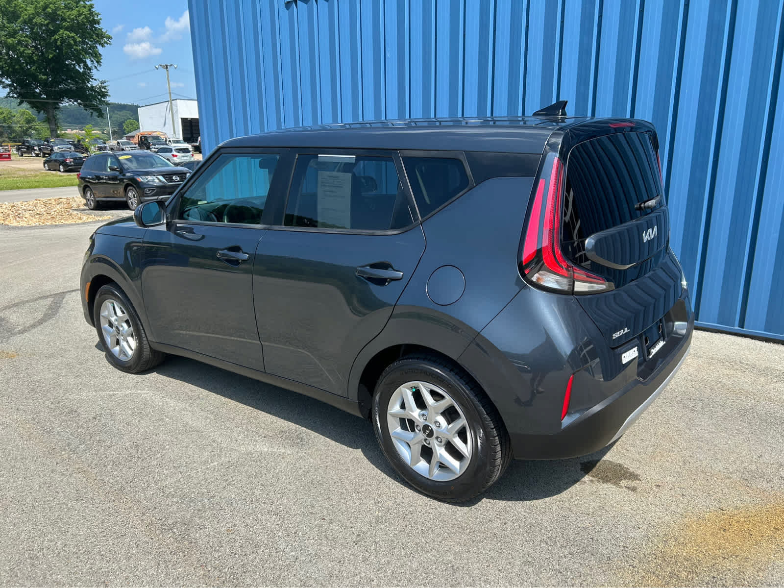 Used 2023 Kia Soul LX w/ LX Technology Package FWD image 3