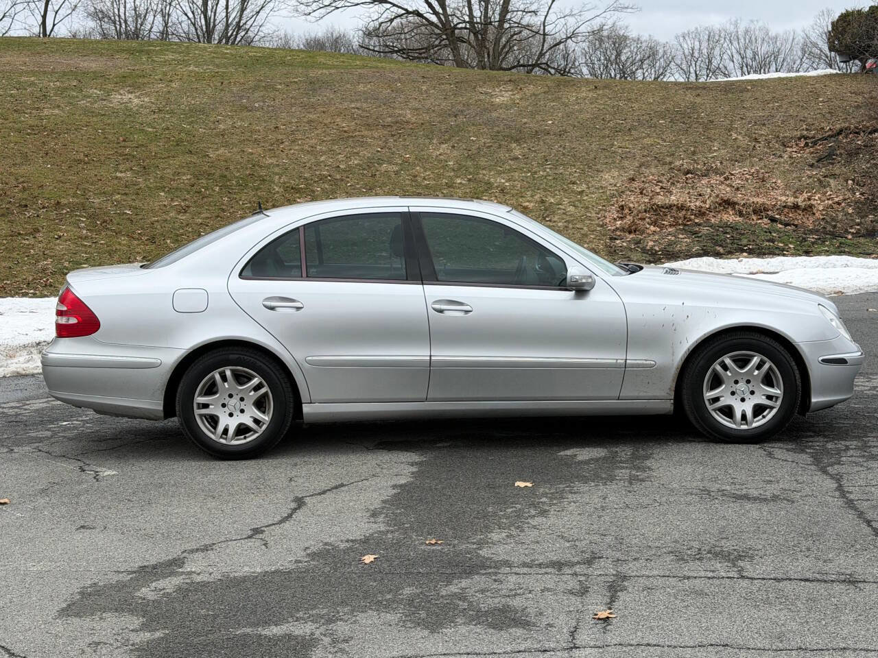 Used 2005 Mercedes-Benz E 320 4MATIC Sedan image 4