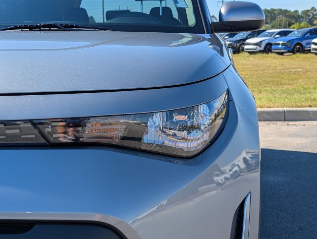 Used 2025 Kia Soul LX w/ LX Technology Package FWD image 12