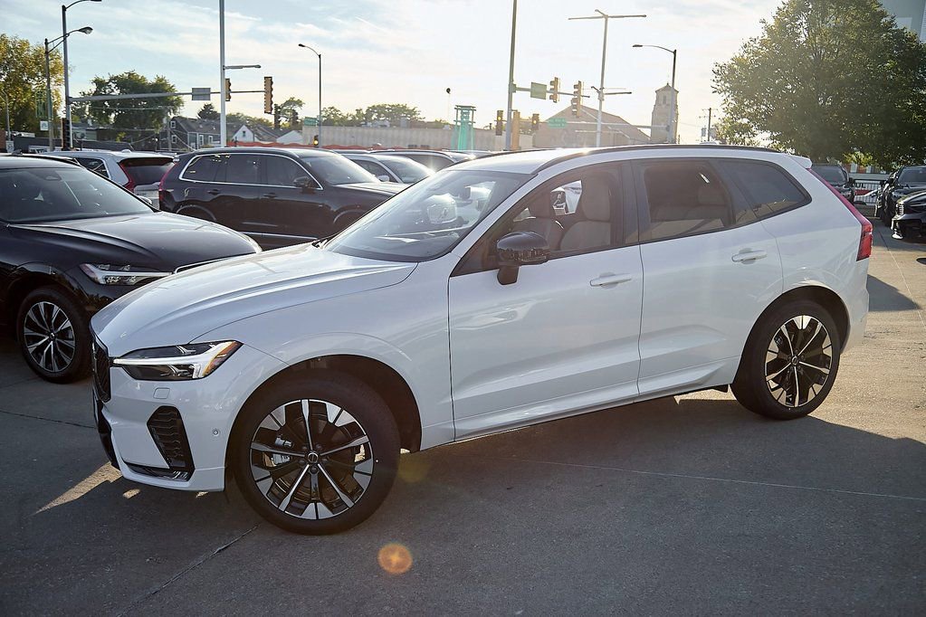 New 2026 Volvo XC60 B5 Plus w/ Protection Package Premier image 3