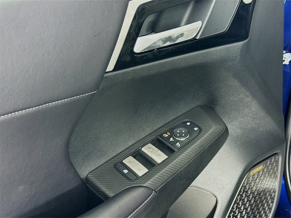 New 2025 Mitsubishi Outlander SE image 18