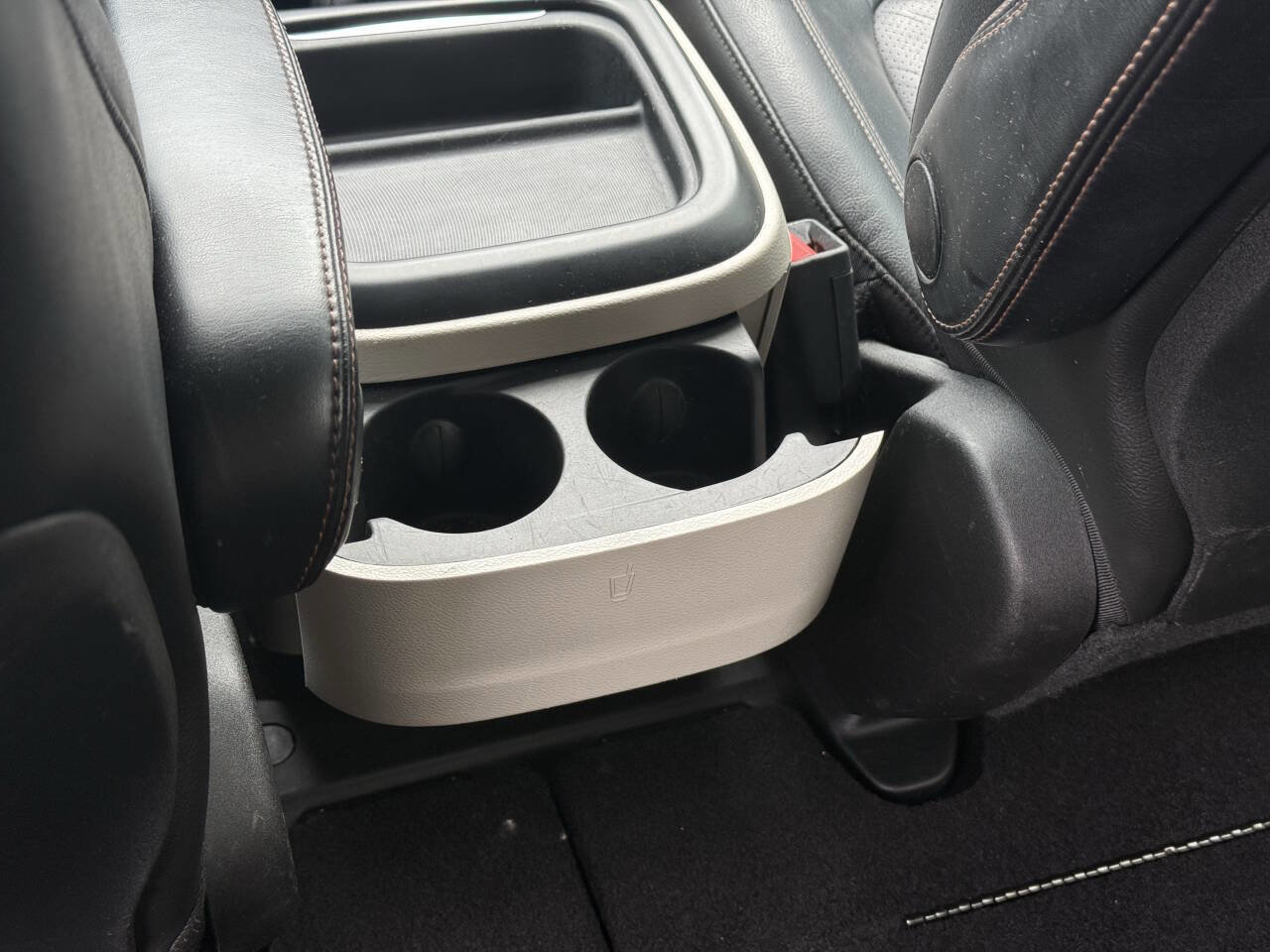 Used 2020 Chrysler Pacifica Touring-L FWD image 37