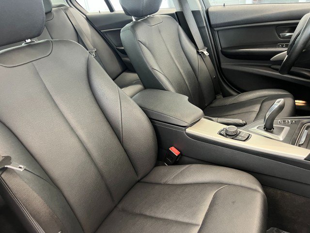 Used 2013 BMW 320i xDrive Sedan AWD/4WD image 13