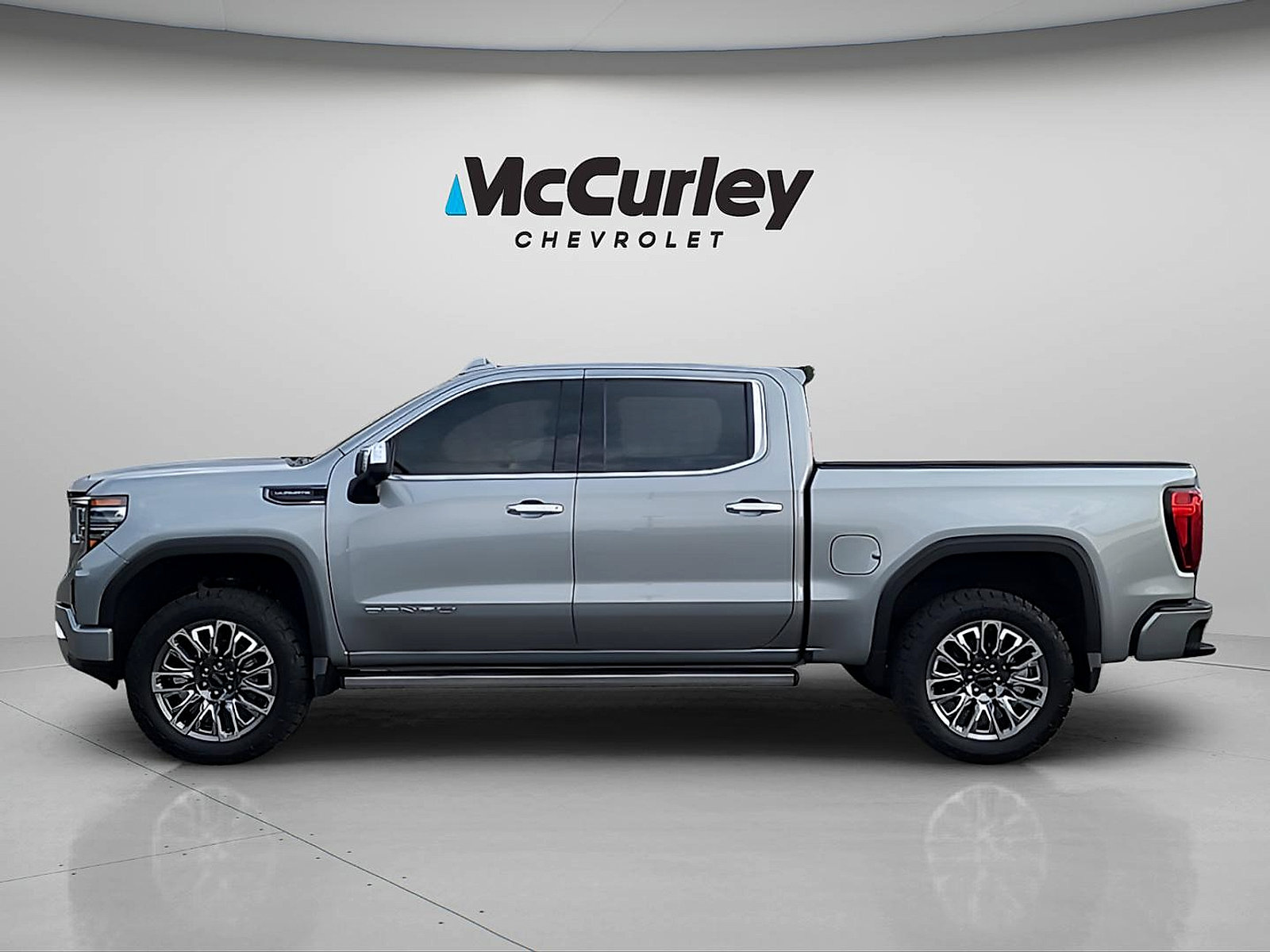 Used 2024 GMC Sierra 1500 Denali Ultimate AWD/4WD image 4