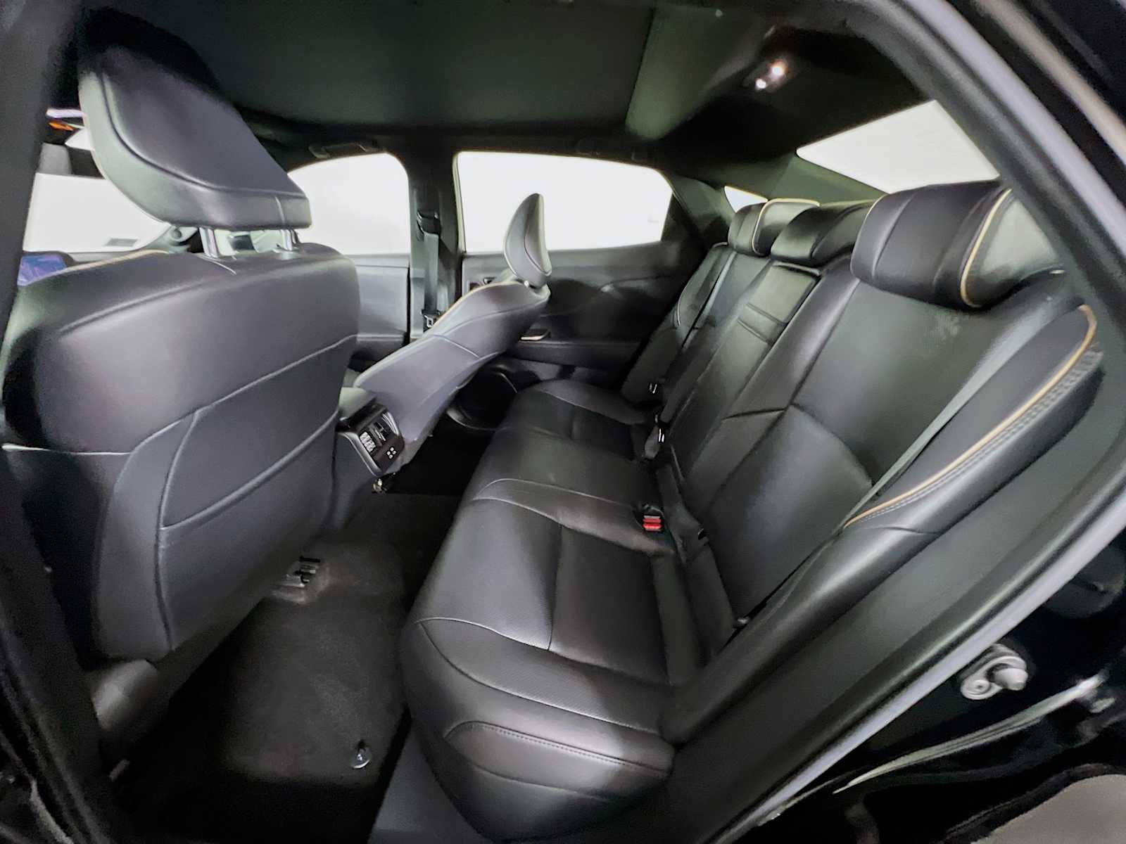 Used 2023 Toyota Crown Limited image 26