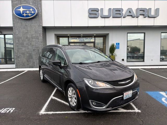 Used 2019 Chrysler Pacifica Touring-L image 1