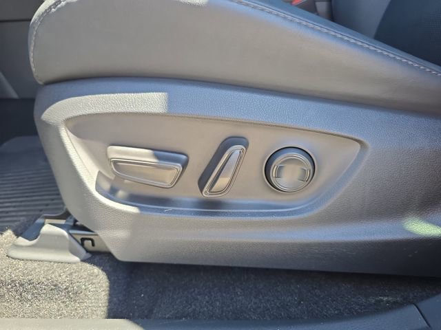 Used 2023 Toyota Crown Limited image 15