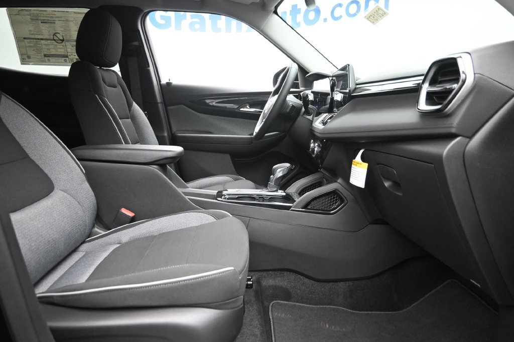 New 2026 Chevrolet TrailBlazer LT w/ Convenience Package AWD/4WD image 9