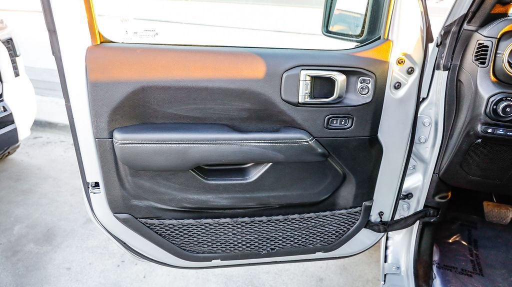 Used 2023 Jeep Wrangler Unlimited Sahara image 25