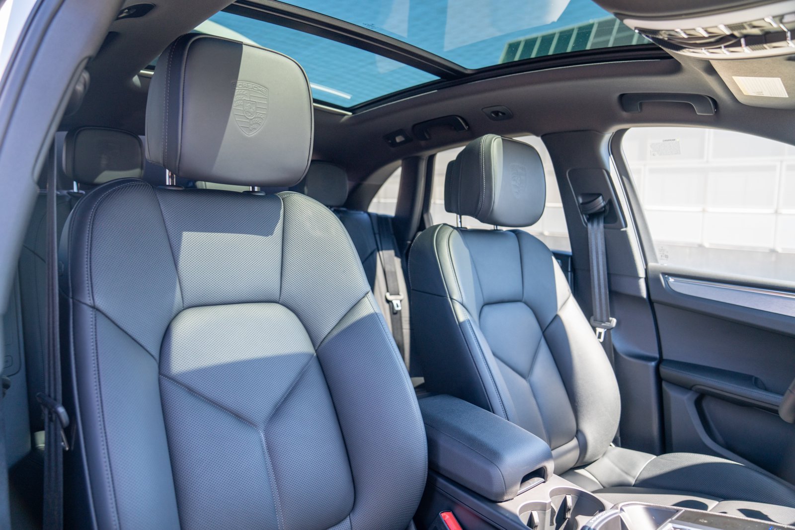 Certified 2026 Porsche Macan AWD/4WD image 27
