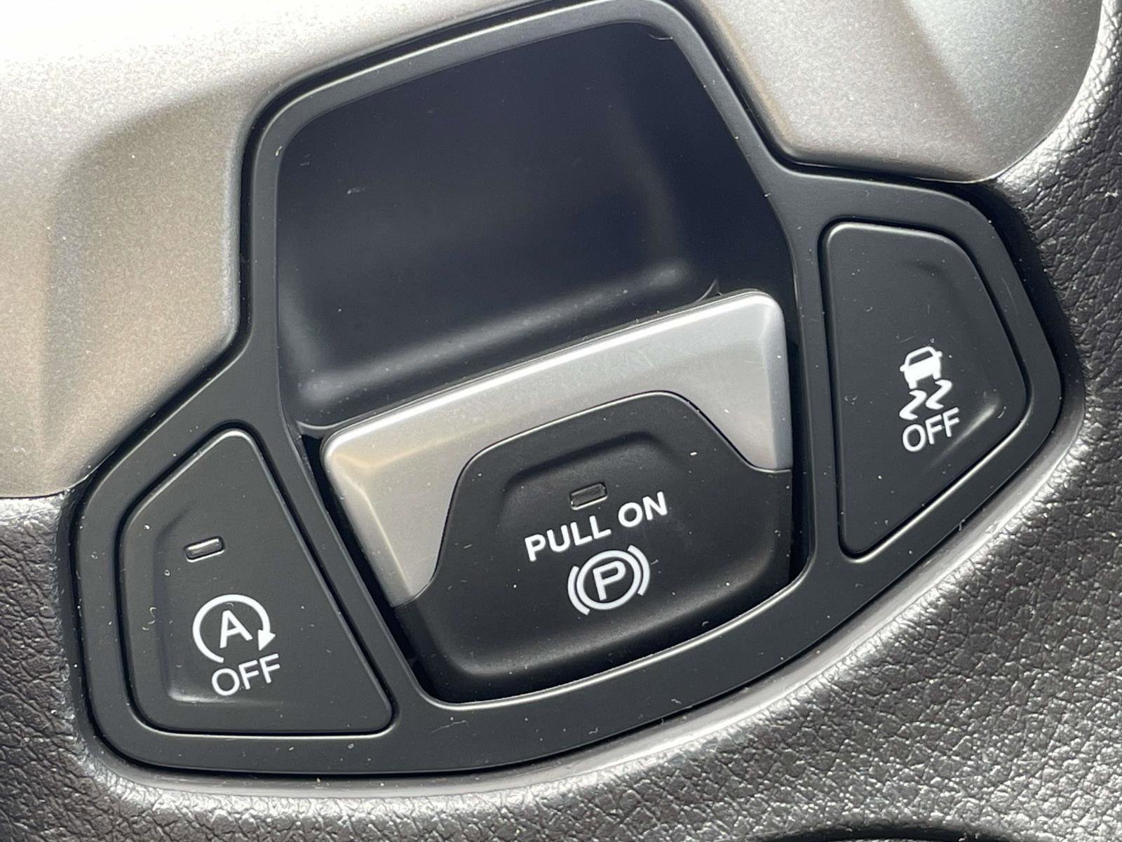 Used 2020 Jeep Compass Latitude w/ Cold Weather Group image 18