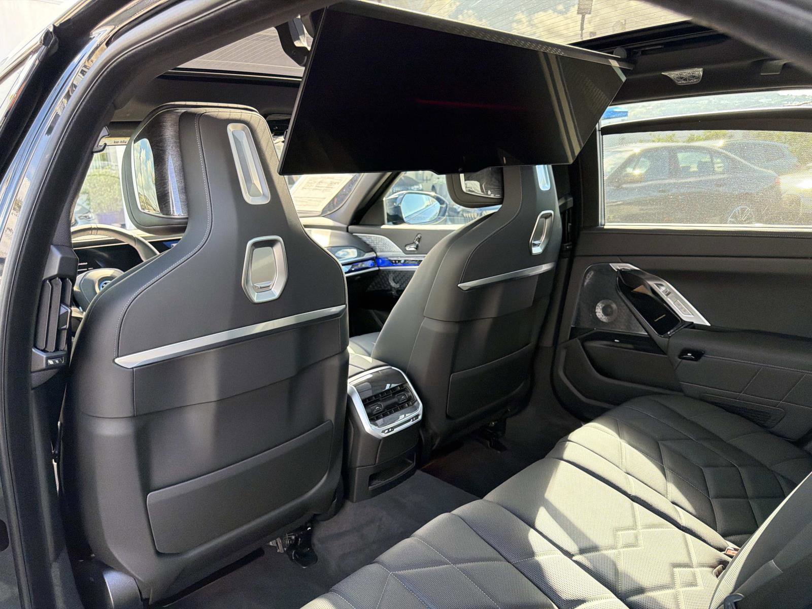 Used 2025 BMW i7 M70 w/ Executive Package image 10