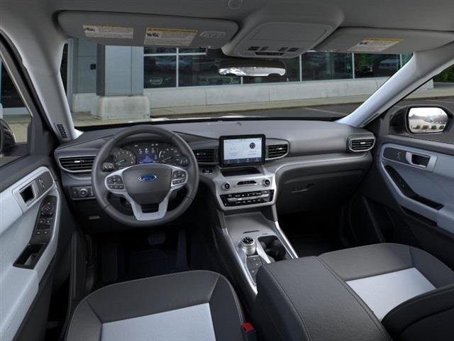 New 2024 Ford Explorer XLT w/ Equipment Group 202A image 9
