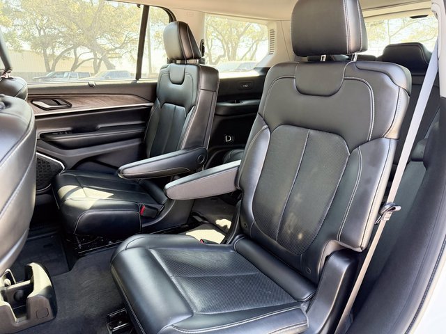 Used 2021 Jeep Grand Cherokee L Limited w/ Luxury Tech Group II image 19