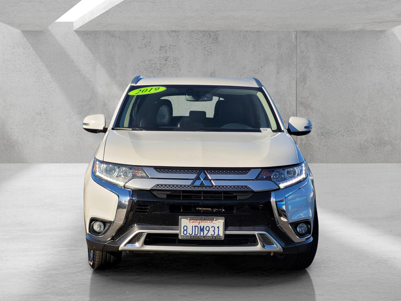 Used 2019 Mitsubishi Outlander SE image 2