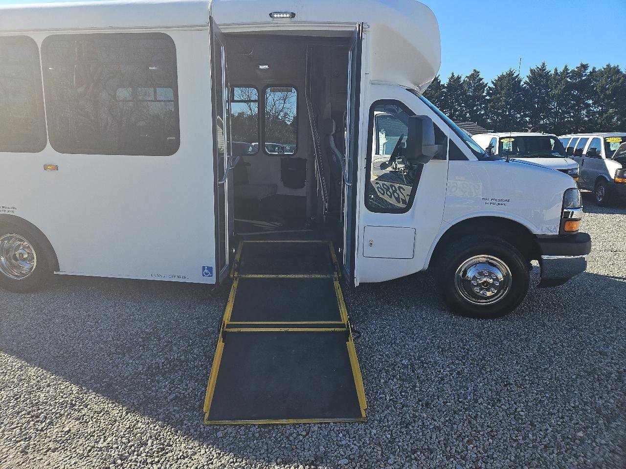 Used 2015 Chevrolet Express 4500 w/ Shuttle Bus Package RWD image 17