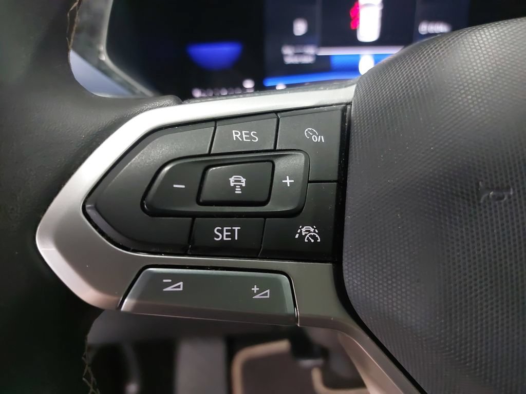 Used 2023 Volkswagen Taos SE w/ Panoramic Sunroof Package AWD/4WD image 16
