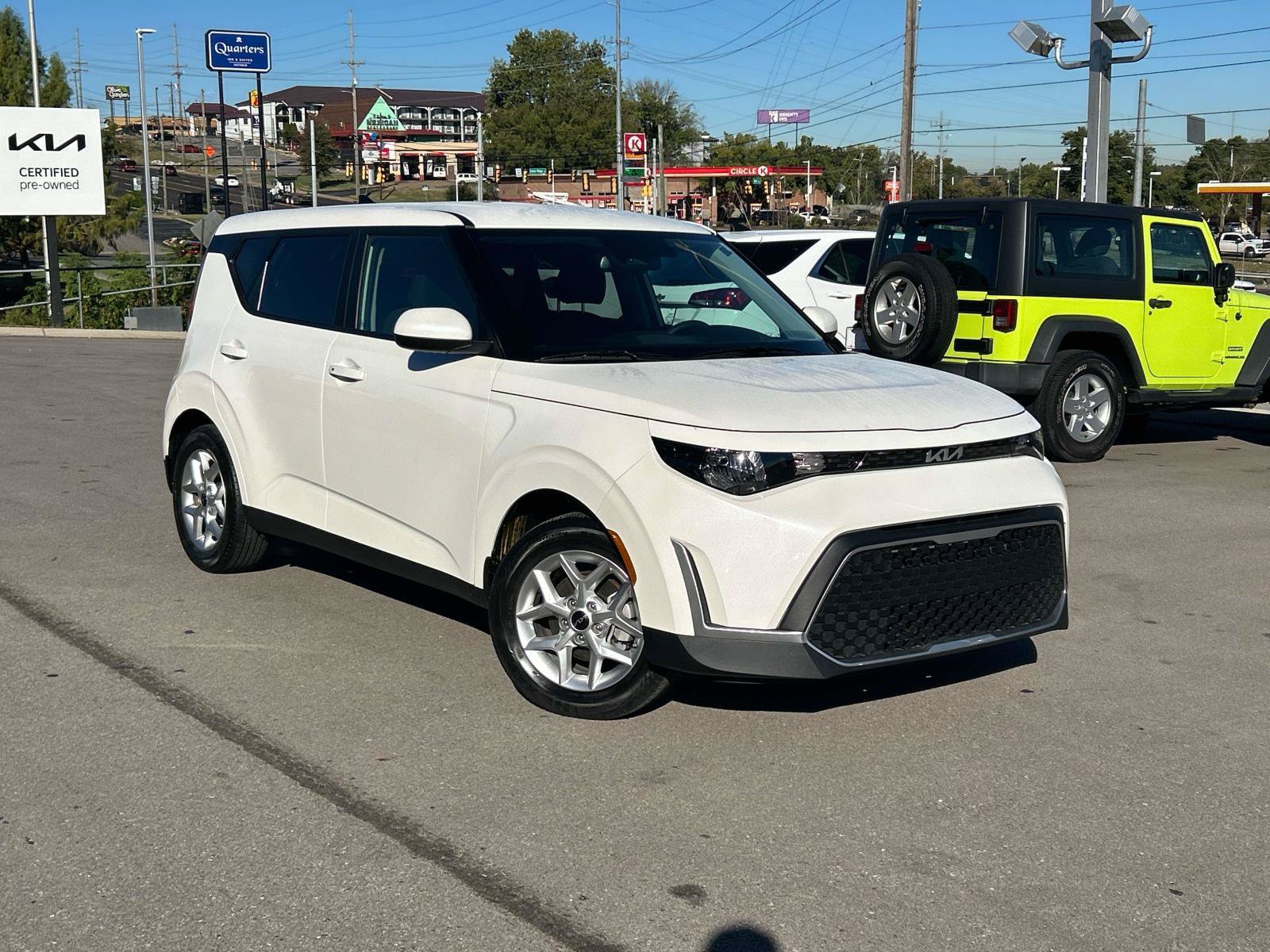 Used 2023 Kia Soul S FWD image 1