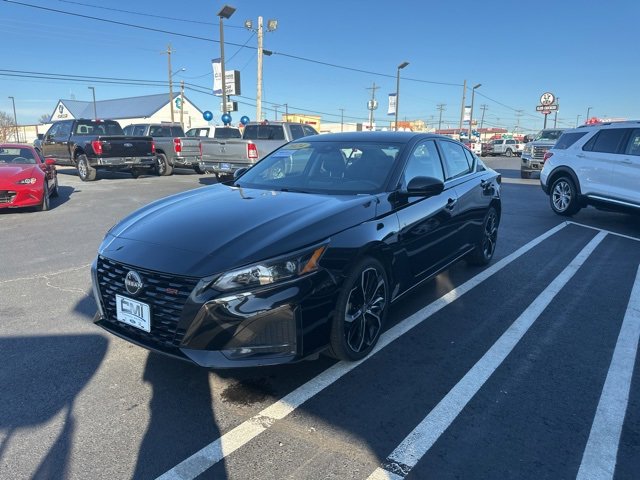 Used 2024 Nissan Altima 2.5 SR image 3