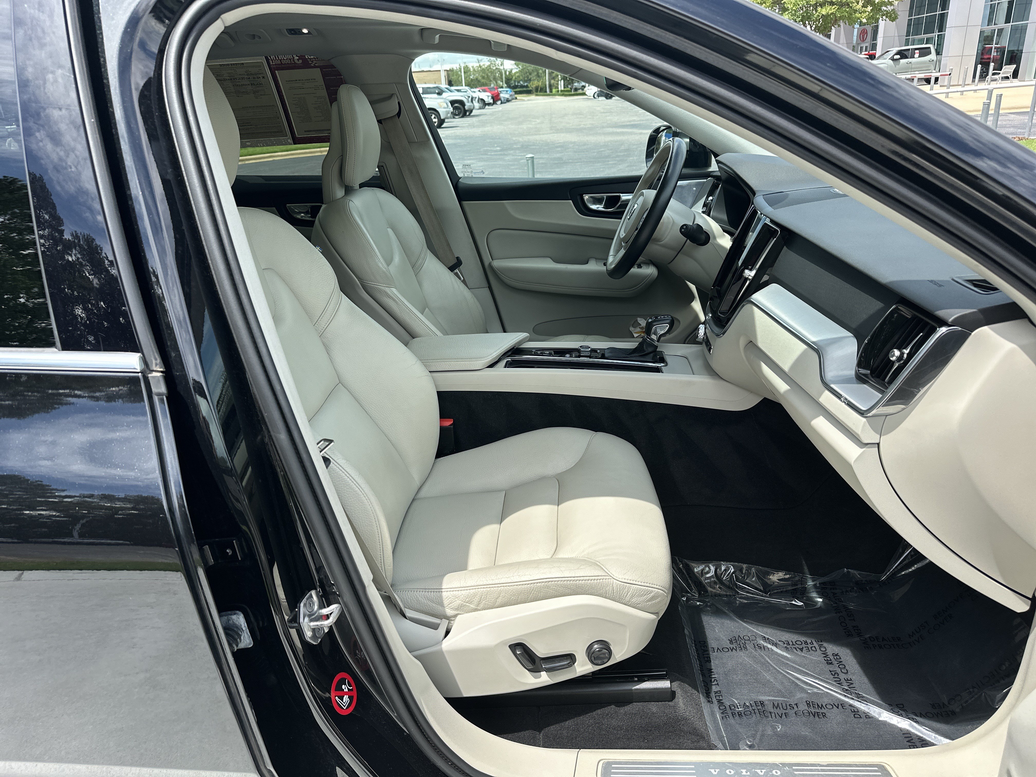 Used 2018 Volvo XC60 T6 Momentum w/ Convenience Package AWD/4WD image 33