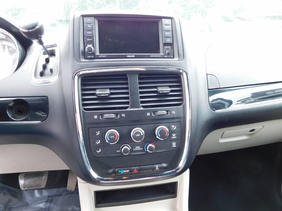 Used 2017 Dodge Grand Caravan SXT FWD image 12