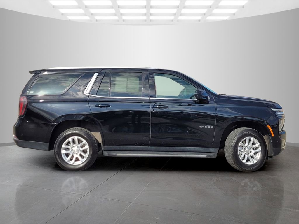Used 2025 Chevrolet Tahoe LT AWD/4WD image 3