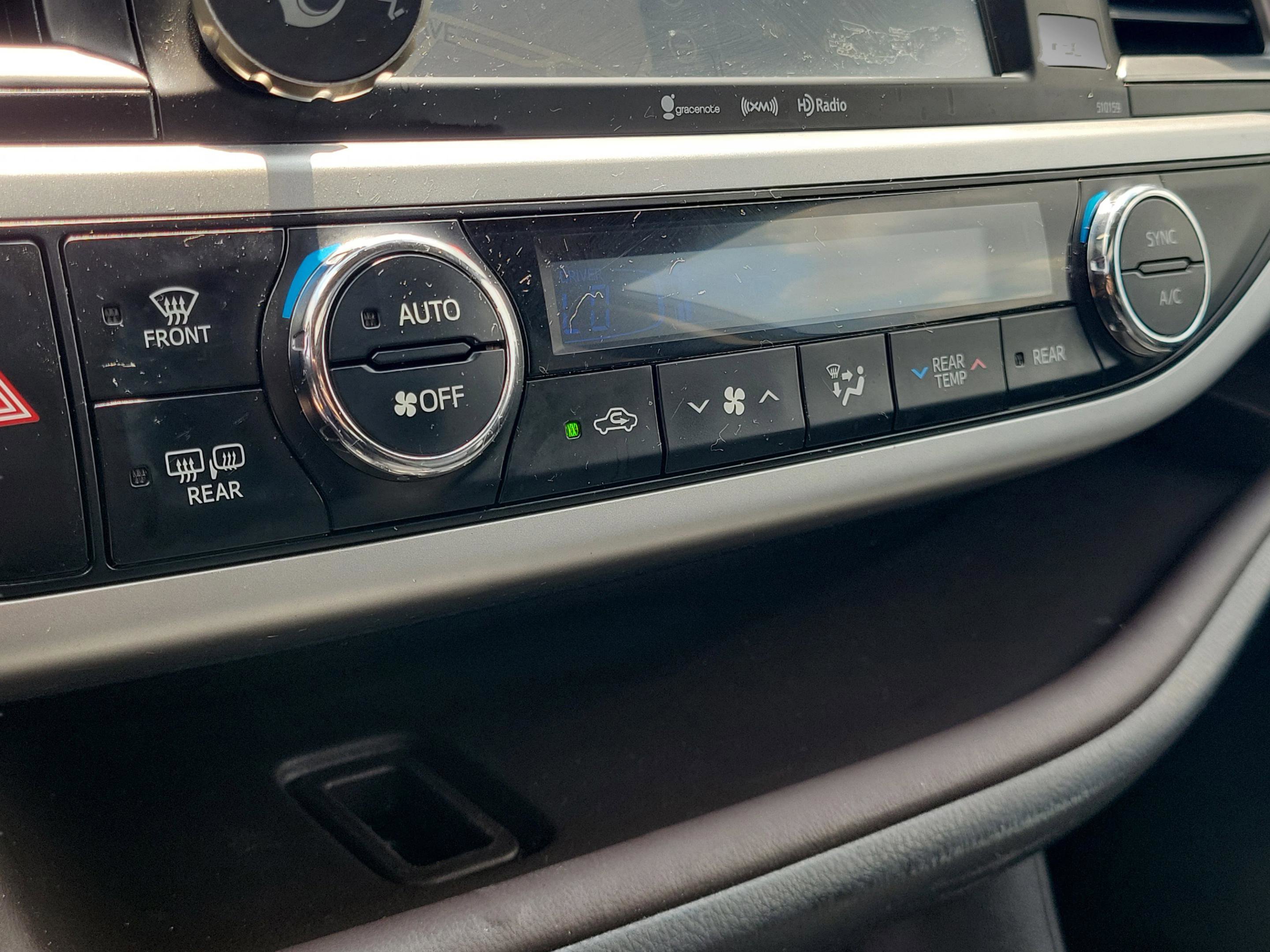 Used 2016 Toyota Highlander XLE image 32