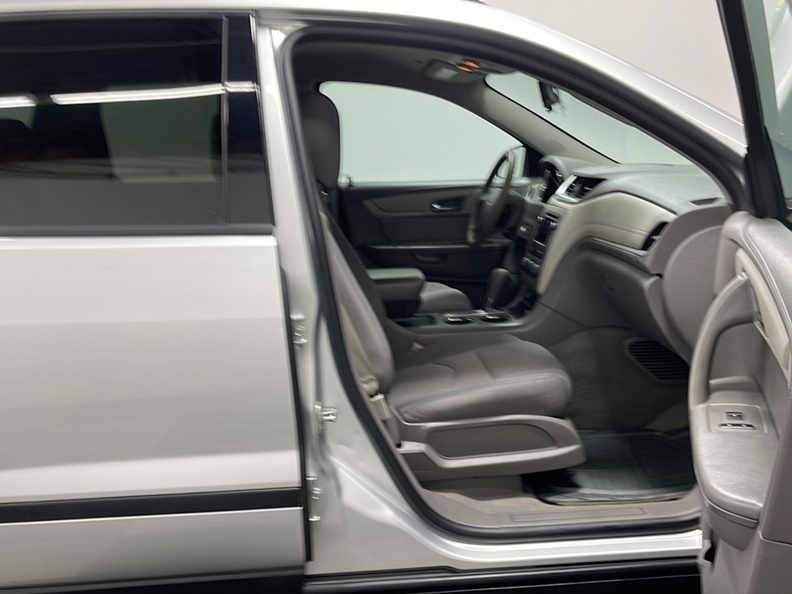 Used 2014 Chevrolet Traverse LS FWD image 19