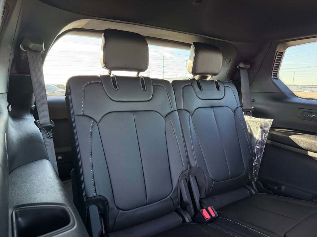 New 2025 Jeep Grand Cherokee L Limited w/ Black Appearance Package image 39