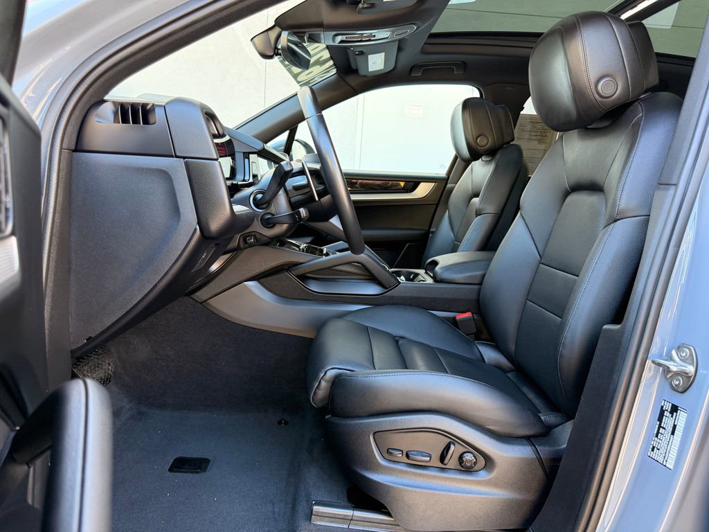 Used 2024 Porsche Cayenne image 16