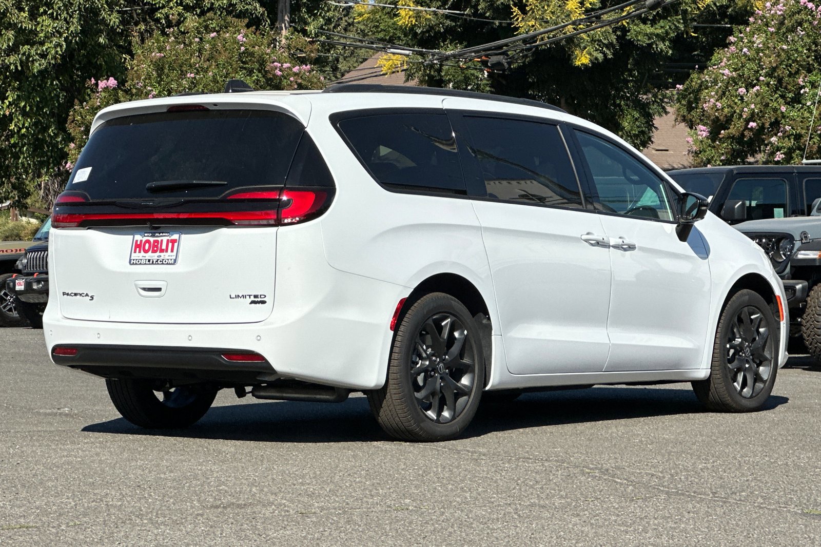 New 2026 Chrysler Pacifica Limited w/ S Appearance Package image 3