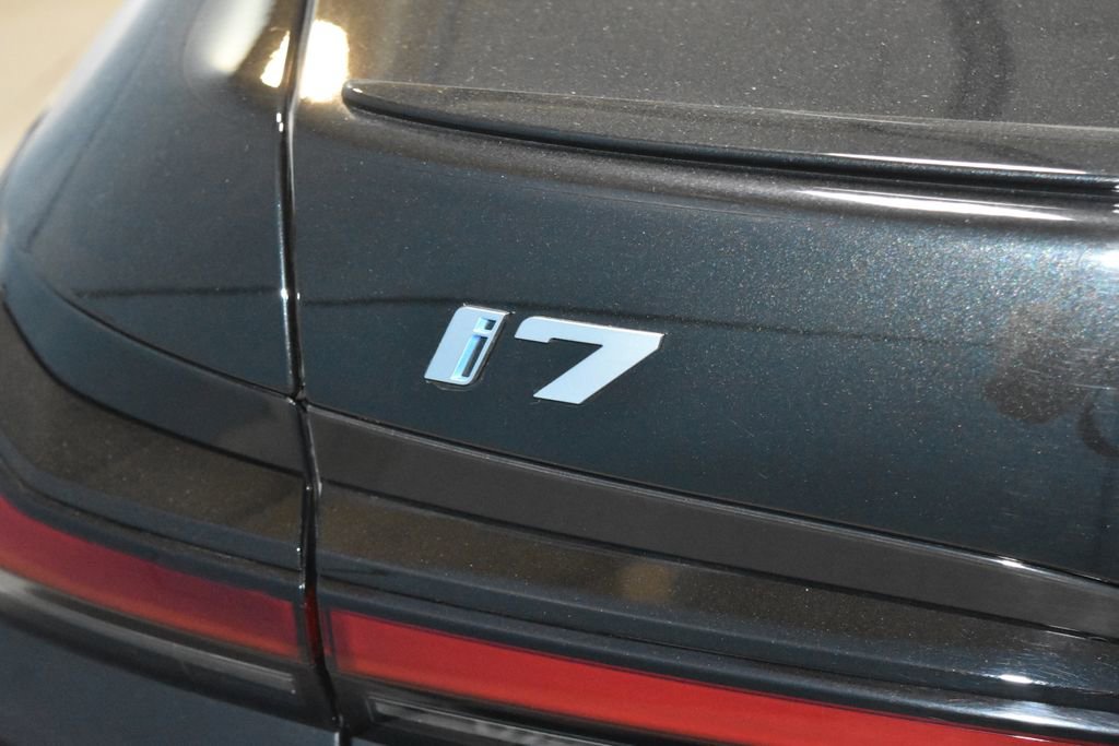 Certified 2024 BMW i7 xDrive60 image 21