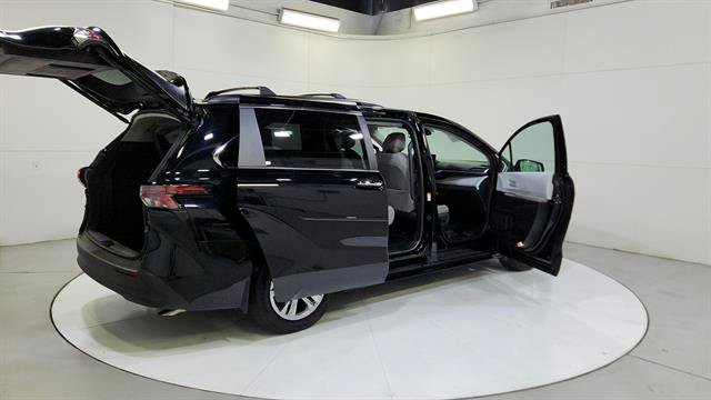 Used 2025 Toyota Sienna XLE w/ XLE Plus Package AWD/4WD image 32