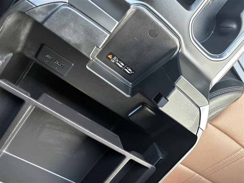 Used 2024 Chevrolet Silverado 1500 High Country w/ Technology Package image 32