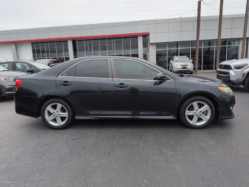 Used 2014 Toyota Camry SE w/ Moonroof Package FWD image 7