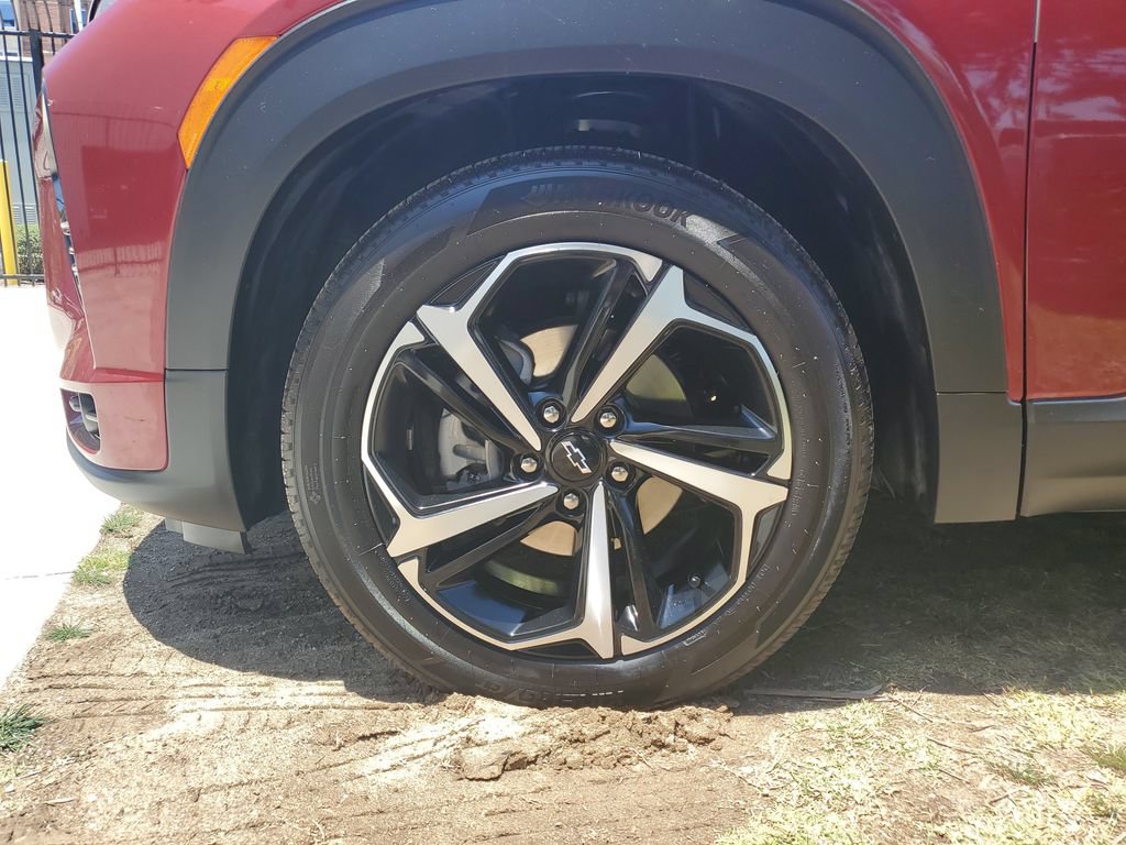 Used 2023 Chevrolet TrailBlazer RS w/ Sun and Liftgate Package FWD image 7