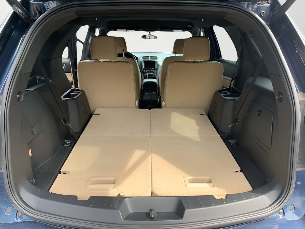 Used 2017 Ford Explorer XLT w/ Equipment Group 202A FWD image 46