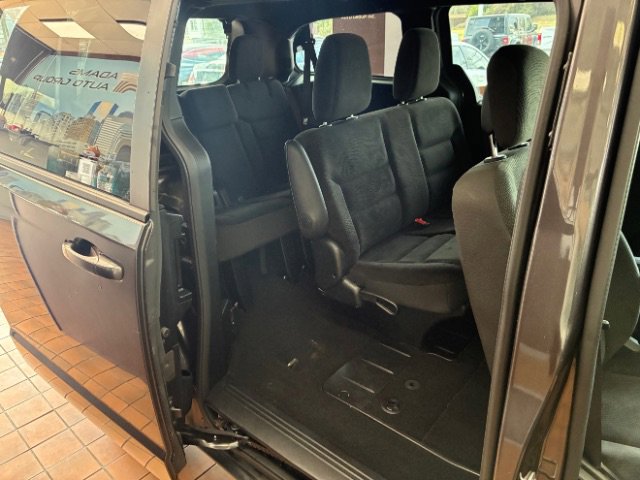 Used 2018 Dodge Grand Caravan SE image 28
