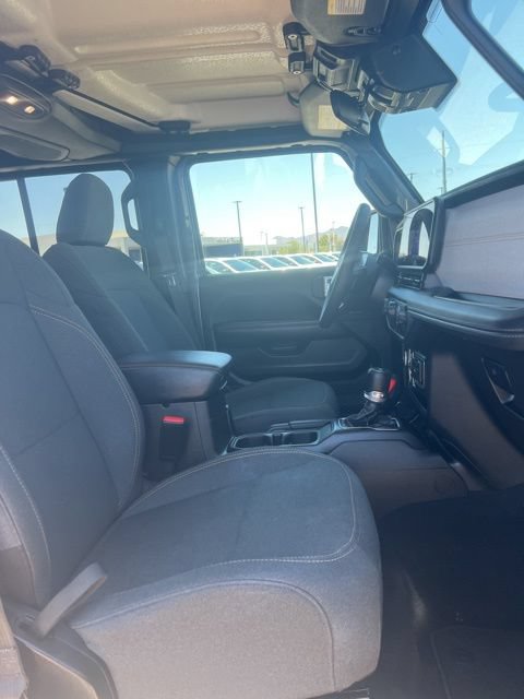 Used 2025 Jeep Wrangler Unlimited Sahara AWD/4WD image 31