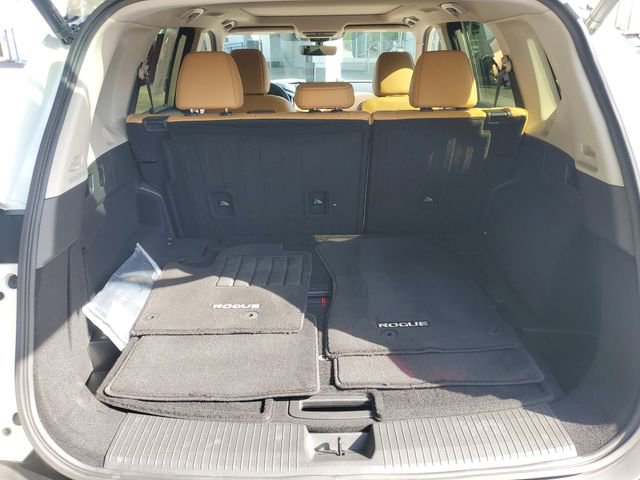 Certified 2023 Nissan Rogue Platinum w/ Platinum Premium Package FWD image 8