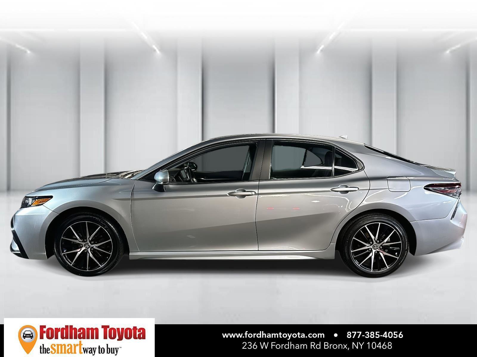 Used 2023 Toyota Camry SE image 7