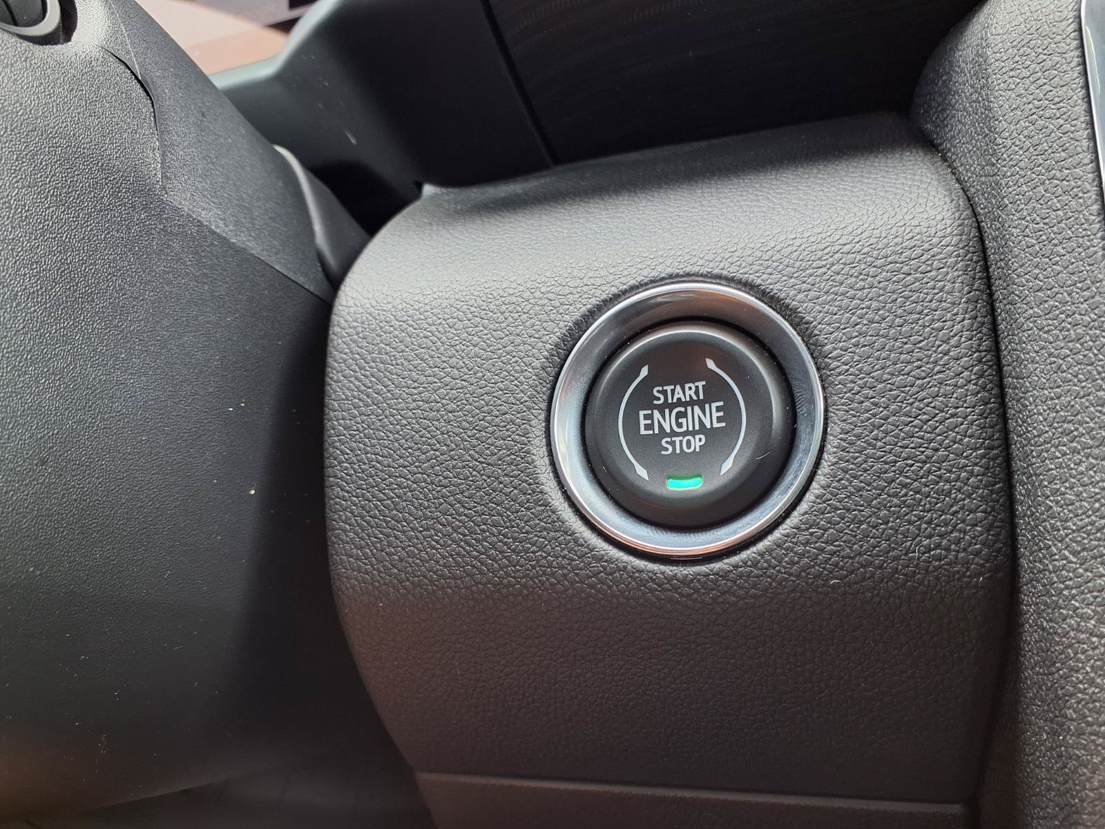 Used 2025 GMC Acadia Elevation w/ Elevation Premium Package FWD image 16