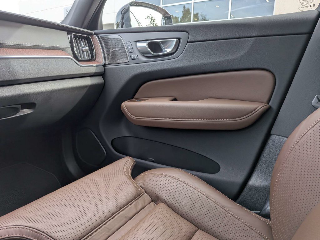 Certified 2024 Volvo XC60 T8 Ultimate w/ Climate Package AWD/4WD image 20